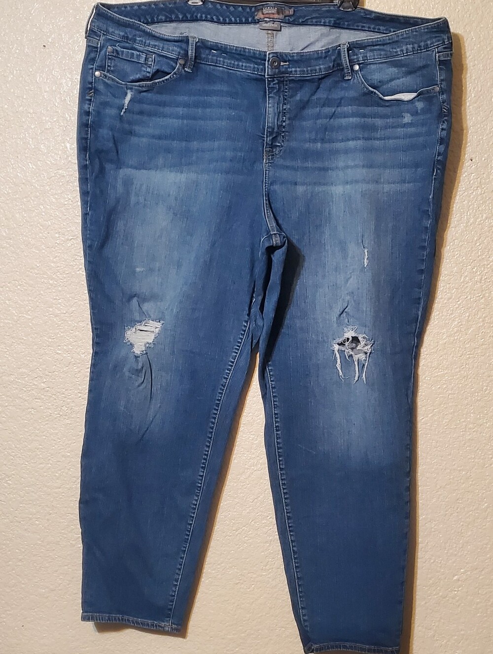 Torrid 28T NWOT Boyfriend Straight Vntg Stretch Jeans 48 X 30 Factory Distressed